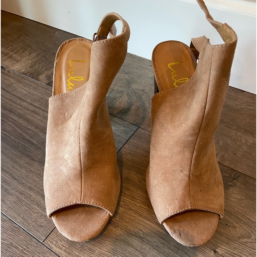 Suede heeled sandal in size7.5